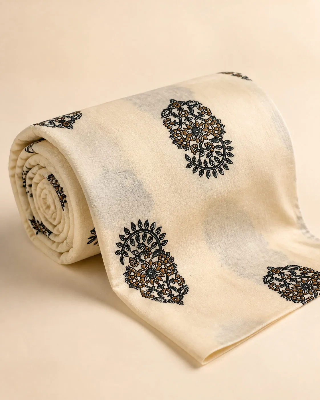 Noir Paisley Ivory Nighty Fabric photo 2